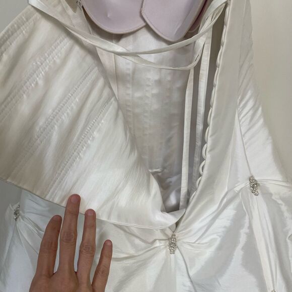 Maggie Sottero wedding dress size 8! - Picture 14 of 16